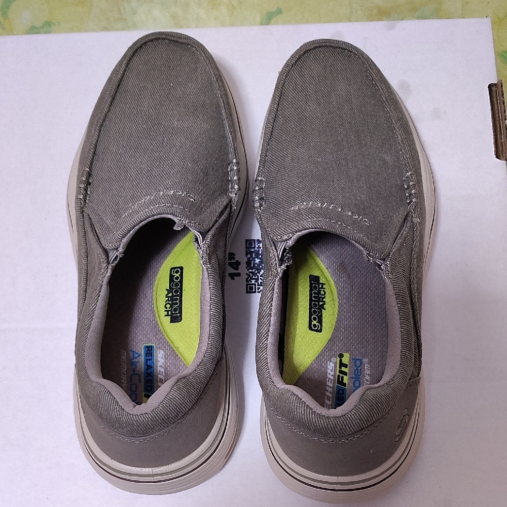 Skechers relaxed fit Creston slip on shoes Size 8